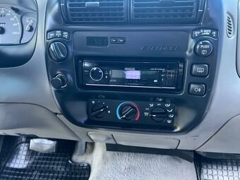 Ford Explorer 1996 4.0 V6 4x4 - 6