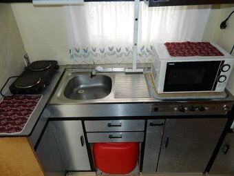 Velký dvouosý karavan Dethleffs - 6
