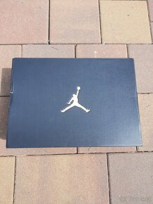 NIKE AIR JORDAN MAX AURA 3 WHITE FIRE RED - 6