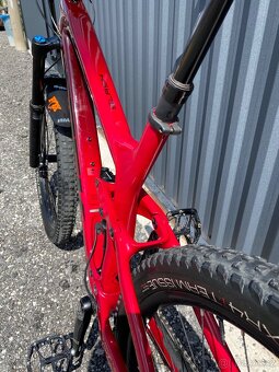Trek Slash 9.7 Cobra Blood to Magenta Fade, Carbon - 6