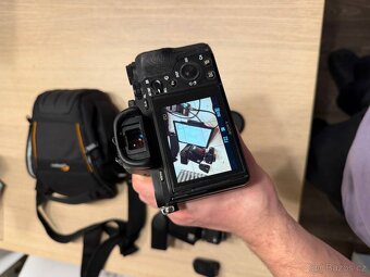 Sony a7 ii + objektiv SONY FE 28-70 mm + Příslušenství - 6