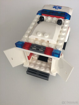 LEGO City 7890 Sanitka - 6