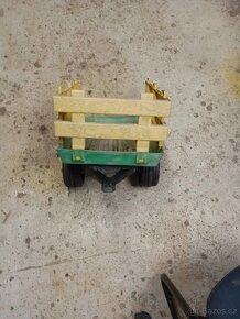 Elektrický traktor John Deere na ND - 6
