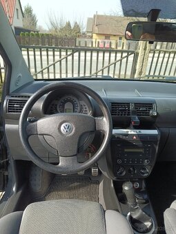 VW FOX . 1.2 HTP NAJETO 110000 KM rok:2012 - 6