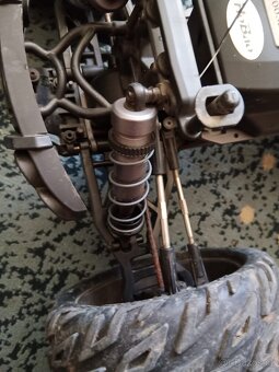 RC auto 1:8 - 6
