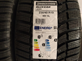 SUPERB 4, 3 NOVÁ ZIMNÍ ALU HELIX BLACK 235/40/19 R.V 2024 - 6