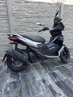 Aprilia sr gt 125 - 6