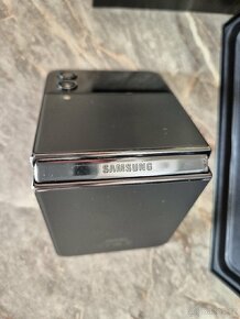 Samsung Galaxy Z Flip 4 - 6