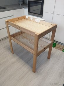 Prodam prebalovaci pult dreveny vcetne zavesnych nadobek - 6