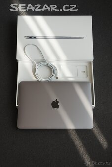 Macbook Apple M1 chip 8 GB LPDDR4 RAM 256GB solid-state disk - 6