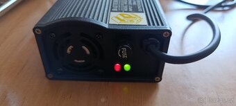 Cestovní nabíječka baterií elektrických vozíků, skútrů a ele - 6