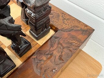 VELIKÉ ČÍNSKÉ ŠACHY RUČNĚ VYŘEZANÉ ZDOBENÉ DRAKY - 6