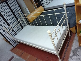 Prodám hezkou postel IKEA Tromsnes 90 x 200 cm - 6