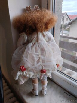 Mohutná porcelánová panenka - 6