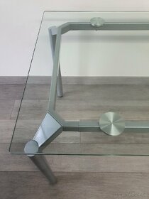 Kancelářský stůl s kovovou podnoží a skleněnou deskou - 6