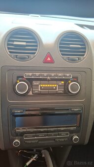 VW Caddy 1,6 TDi Maxi-7 míst-klima - 6