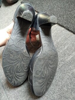 Dvoje krásné lodičky (znJana) vel.38, cena celkem - 6