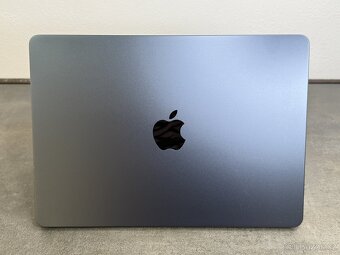 MacBook Air 13'' 2022 / M2 / 8GB / 256GB SSD / Midnight - - 6