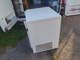 Prodám pultový mrazák 210l - 6