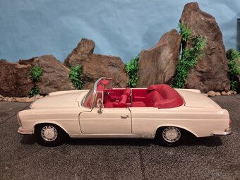Prodám model 1:18 Mercedes Benz 280SE - 6