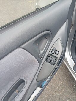 Toyota yaris 1.3,rok 2000, klima,naj 197 000km - 6