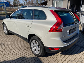 Volvo XC60 2,0 D4 5VÁLEC 120KW MAN 2WD NAVI ČR SPZ SERVISOVA - 6