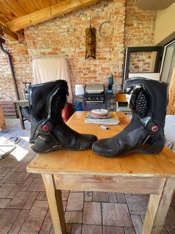 Prodám boty dainese s botičkou velikosti 44 - 6