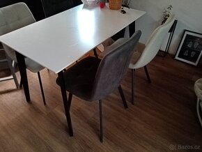 Jídelní stůl bílá a černé kovové nohy - 6