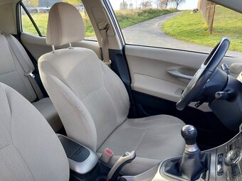 Toyota Auris 1.6 - 6