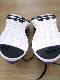 Reebok - 6