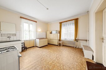 RODINNÝ DŮM 4+1 SE ZAHRADOU VE VELVARECH, ev.č. 00393 - 6