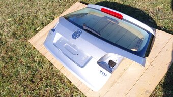 VW GOLF PLUS – DVEŘE KUFR STŘÍBRNÁ LA7W - 6