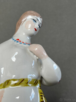 Porcelánová soška Dívka v kroji 23 cm, Polonne USSR - 6