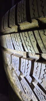 Prodam zimní pneu 235 / 55 R 18 - 6