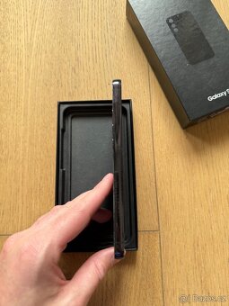 Samsung Galaxy S23 256GB černý - 6