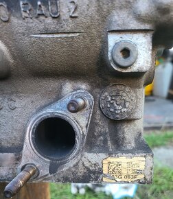 Hlava motoru Škoda Octavia 2 nafta , motor BKD , 2.0 , 16V - 6