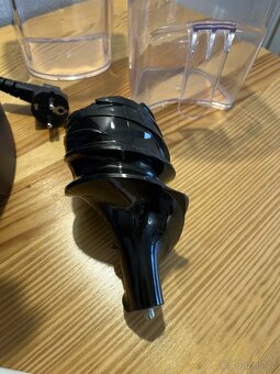 Odšťavňovač Kuvings EVO820 - 6