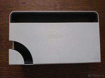 NINTENDO SWITCH OLED (bílá verze) + 4 HRY A CESTOVNÍ OBAL - 6