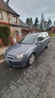 Prodám OPEL ASTRA H kombi - 6