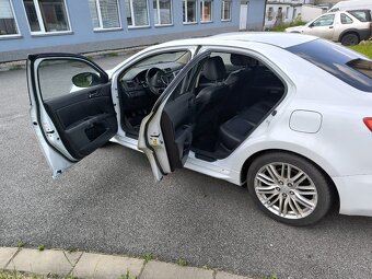 Suzuki Kizashi 2.4 131kW - 6