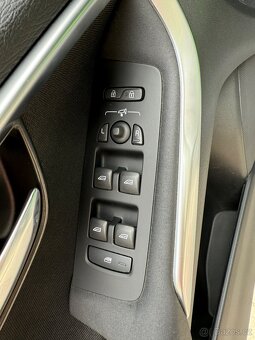 Volvo V40 D3 110 kW, 2017, 1. majitel, nezávislé topení - 6