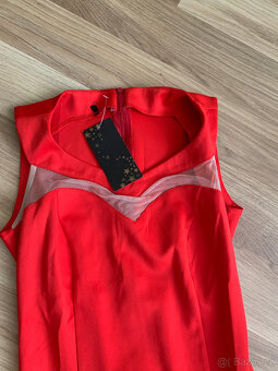 Červené pružné šaty - 6