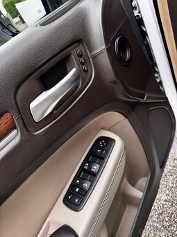 Chrysler 300C-Lancia Thema - 6