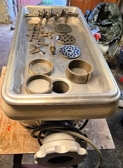 řeznický mlýmek RM 100 - 6