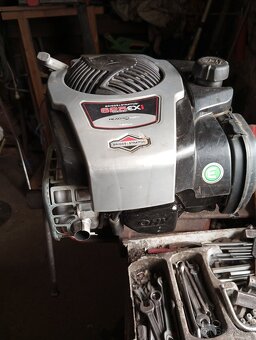 Motor do sekačky - 6