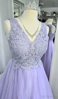 NOVÉ TŘPYTIVÉ plesové šaty KRAJKOVÉ - 6