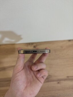 Prodám Apple iPhone 16pro/128 GB - skvělý stav - 6