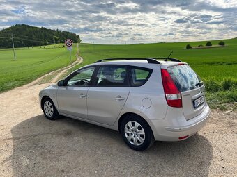 Hyundai i30 CW 1,6 Crdi 84kW rok 2009 - 6