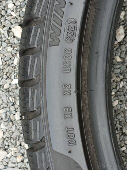 2ks zimní pneu Pirelli 225/40/19 vzorek  6,5mm - 6