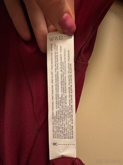 Vínové šaty a černé šaty - 6